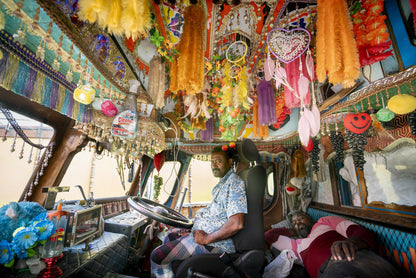 Christopher Herwig: Trucks and Tuks: Decorated Vehicles of South Asia