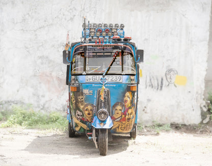 Christopher Herwig: Trucks and Tuks: Decorated Vehicles of South Asia